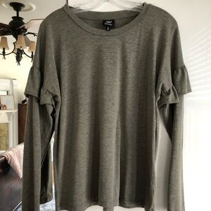 Long sleeve top with ruffle sleeves!